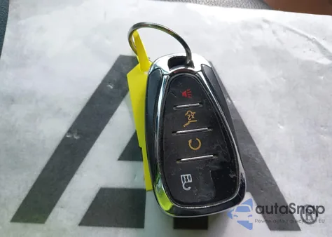 2018 Chevrolet Equinox Premier z USA, uszkodzony, nr VIN 2GNAXNEX9J6157089